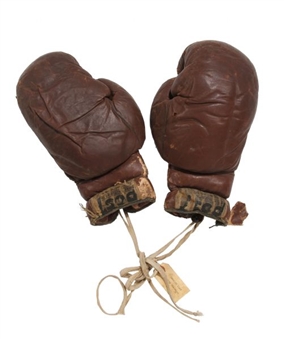 1957-1958 Cassius Clay (Muhammad Ali) Training Boxing Gloves and Display (JO Sports Craig Hamilton LOA)